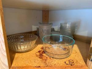 lot 239 image: Collection of Glass Bowls and Vases with Floral Designs