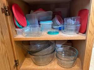 lot 243 image: Large Variety of Glass and Plastic Food Storage Containers