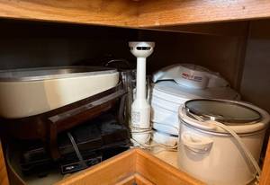 lot 244 image: Assorted Kitchen Appliances and Cookware Collection
