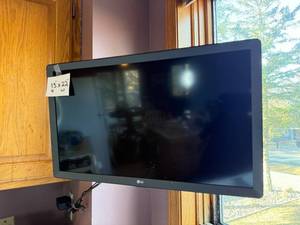 lot 249 image: Used LG 22 TV with Remote Control