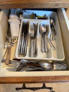 lot 255 image: Mixed Collection of Stainless Steel Cutlery and Kitchen Utensils