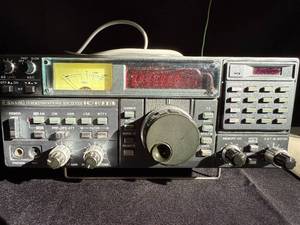 lot 258 image: ICOM IC-R71A Communications Receiver with Manual