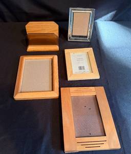 lot 265 image: Collection of 5 Wooden and Metal Picture Frames