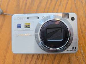 lot 274 image: Sony Cyber-shot 12.1MP Digital Camera with Case