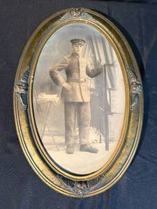 lot 292 image: Antique Framed Military Portrait Oval Frame