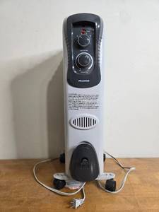 lot 303 image: Pelonis Electric Radiator Heater with 3 Heat Settings