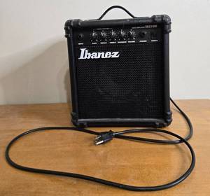 lot 314 image: Ibanez IBZ10B Bass Guitar Amplifier