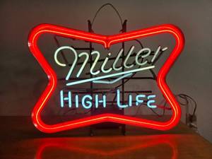 lot 316 image: Vintage Miller High Life Neon Sign
