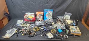 lot 405 image: LARGE Mixed Lot of Assorted Cables, Electronics