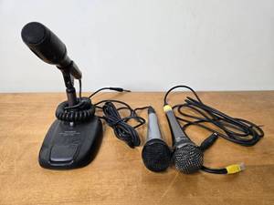 lot 437 image: YAESU MD-100 Dynamic Microphone Set with Accessories