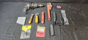 lot 466 image: Skil 12 Drill 6345 with Assorted Hand Tools and Accessories