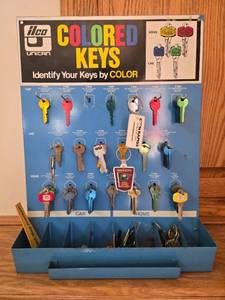 lot 491 image: Vintage ILCO Unican Colored Key Display
