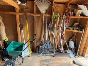 lot 509 image: Collection of Lawn and Garden Tools