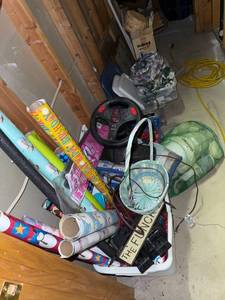 lot 517 image: Assorted Household and Holiday Items Collection