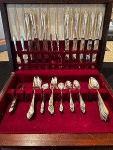 lot 178 image: 54-Piece Rogers Silverplate Flatware Set with Storage Chest
