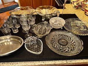 lot 180 image: Collection of Vintage Glassware and Crystal Serving Pieces