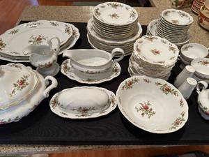 lot 188 image: Johann Haviland Traditions Fine China Dinnerware Set with Floral Design
