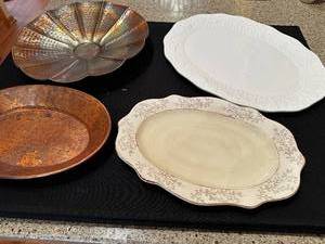 lot 203 image: Collection of 4 Home Decor Plates and Bowls - Porcelain and Hammered Metal