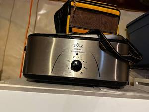 lot 211 image: Rival 20-Quart Roaster Oven with Adjustable Temperature Control