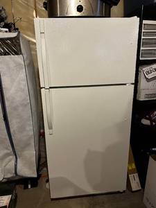 lot 212 image: Used White Top Freezer Refrigerator