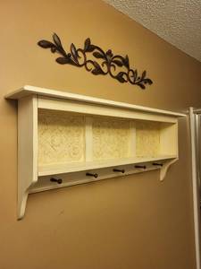 lot 350 image: Wooden Wall-Mounted Shelf with Ornamental Hooks