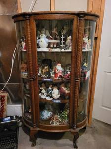 lot 383 image: Vintage Curved Glass Curio Cabinet with Figurine Collection and Glass Vases