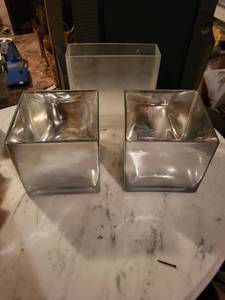 lot 384 image: Set of 3 Glass Cube Vases
