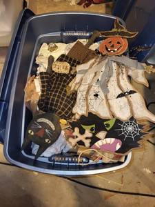 lot 412 image: Collection of Halloween Decor Items