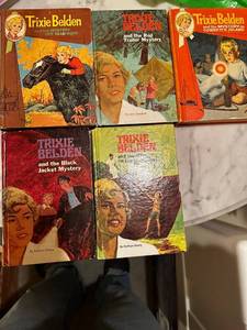 lot 428 image: Set of 5 Trixie Belden Mystery Books by Various Authors