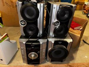 lot 445 image: Sony Mini Hi-Fi Component System MHC-GX450 with 3 CD Changer and Speakers