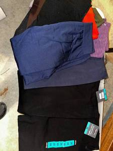 lot 454 image: Collection of 8 Ladies Leggings in Assorted Colors and Sizes 2X