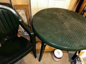 lot 457 image: Green Plastic Outdoor Table Set with 4 Chairs