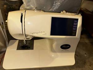 lot 462 image: Brother Innov-is PC-8200 Sewing Machine with Detachable Table