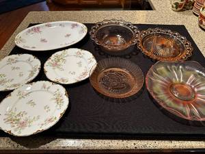 lot 472 image: Set of Haviland Limoges Plates and Vintage Glass Bowls