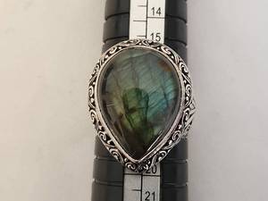 lot 14 image: Vintage Silver Ring with Captivating Stone and Intricate Design