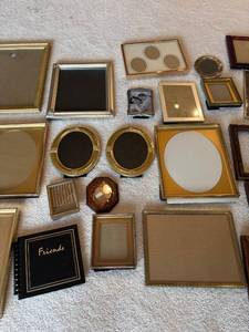 lot 33 image: Collection of 30 Vintage and Modern Picture Frames in Various Styles