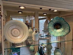 lot 37 image: Collection of Decorative Glass Plates, Vases, and Sculptural Pieces