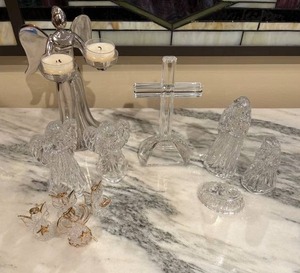 lot 59 image: Collection of Crystal Nativity Figurines and Star Ornament