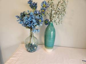 lot 69 image: Set of 2 Decorative Vases with Artificial Flowers
