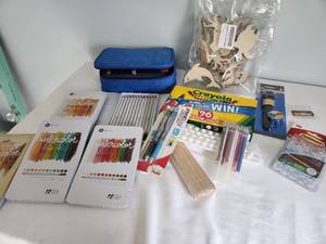 lot 72 image: Complete Watercolor Pencil and Art Supplies Set