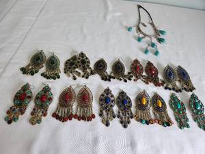lot 80 image: Collection of 14 Pair Chandelier Earrings and 1 Blue Stone Necklace