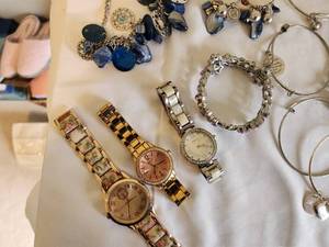 lot 90 image: Assorted Jewelry Collection with Watches, Bracelets, and Earrings