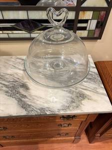 lot 91 image: Glass Cake Stand with Heart-Shape Topper