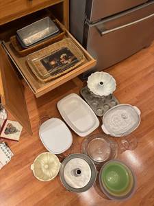 lot 100 image: Collection of Assorted Bakeware and Kitchen Bowls