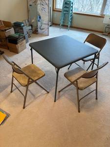 lot 101 image: Folding Card Table with 3 Metal Chairs Set