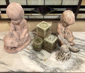 lot 117 image: Assorted Statues and Candles