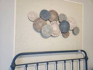 lot 126 image: Wall Art Collection of Metal Floral Ornaments