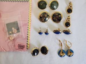 lot 142 image: Set of 9 Pairs of Vintage Earrings with Various Designs