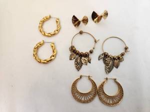 lot 149 image: Collection of 4 Pairs of Gold and Brass Earrings