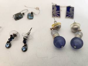 lot 168 image: Collection of 5 Pairs of Fashion Earrings with Various Designs